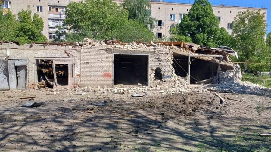 Оккупанты утром ударили по Купянску: погиб коммунальщик, еще один тяжело ранен