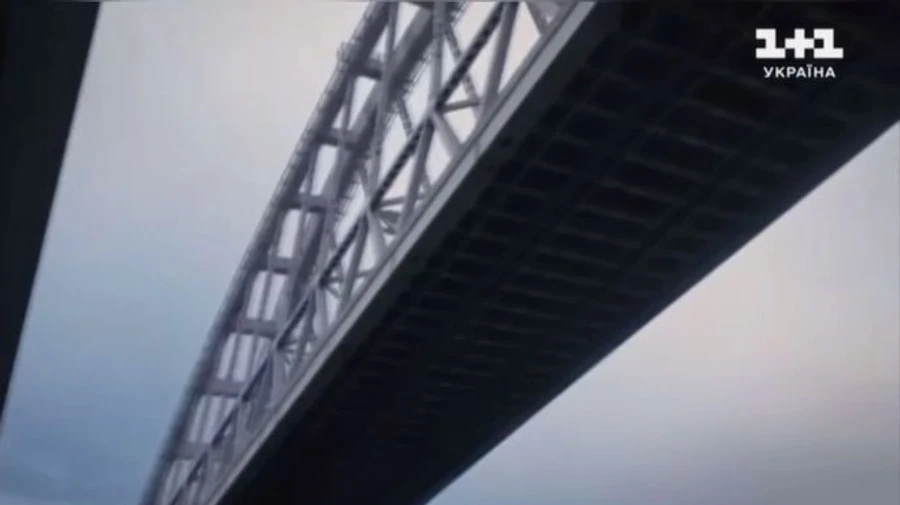 Russian woman films Crimean Bridge from her yacht: Ukraine's Security Service reveals details of special operation