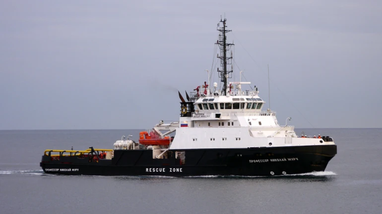 Russian tugboat damaged along with Pavel Derzhavin vessel – Ukrainian Navy