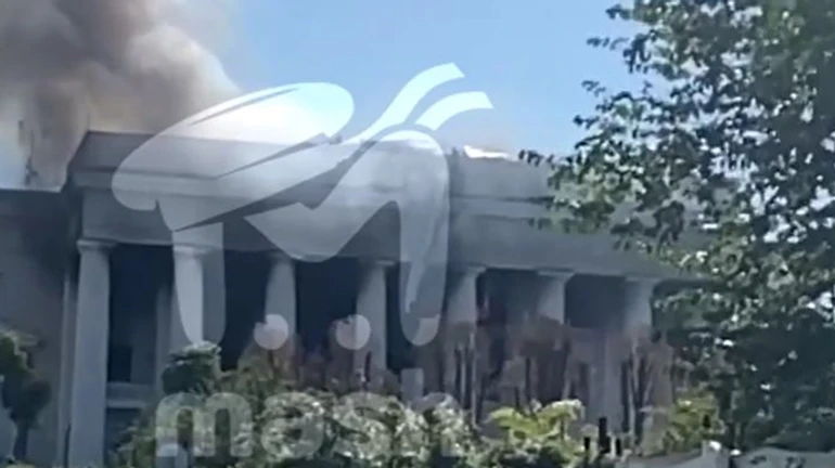 По штабу Черноморского флота в Севастополе нанесен удар, туда приехало много скорых