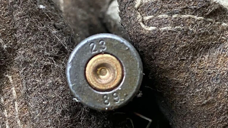 На месте обстрела машины Шефира нашли два десятка гильз