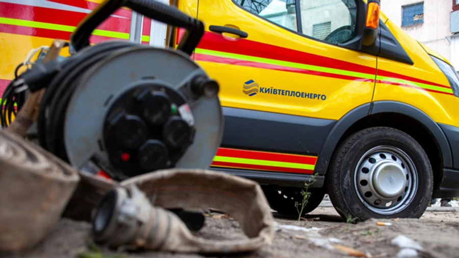 В центре Киева прорвало трубу с горячей водой