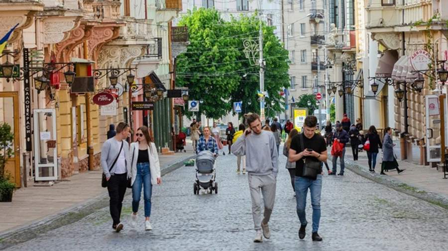 В Украине новое смягчение карантина: можно культурные мероприятия, но не всем областям