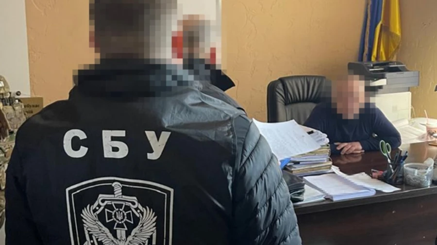 ГБР: В Днепре судья подделал подпись и присвоил арендованную квартиру в центре города