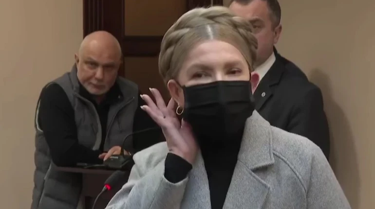 Системний блок, мобільні телефони, гаражі і авто: суд частково арештував майно Тимошенко