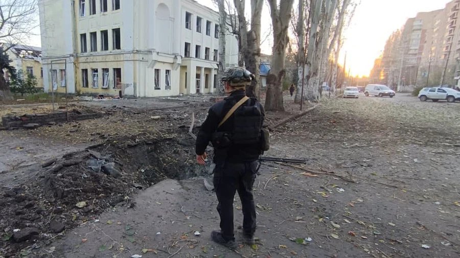 РФ атакувала Слов’янськ ФАБами: зруйновані будинки, освітній заклад, кафе, є поранені