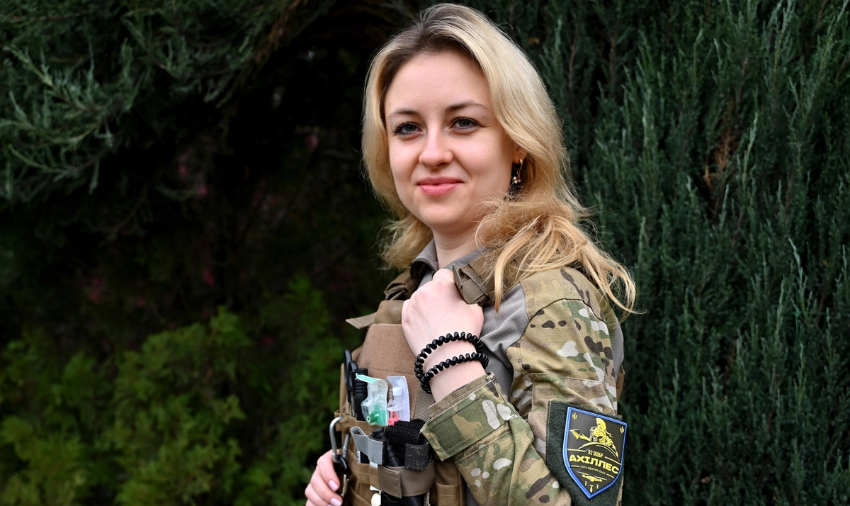 War tears off masks. Сombat medic Athena talks about the fear of death ...