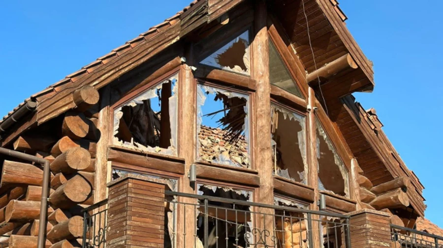 Russians strike hotel in Nikopol, injuring civilian