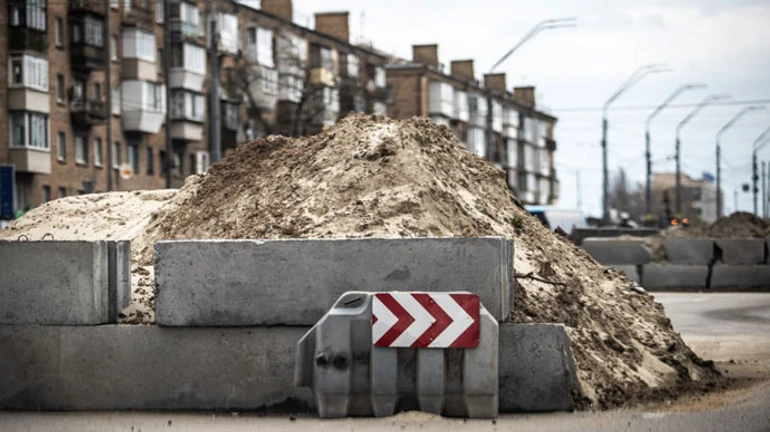 Kyiv authorities to remove some checkpoints and fill in some trenches in the city
