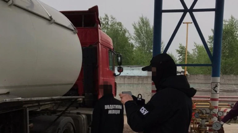 Обшуки в будинку Кличка: СБУ оприлюднила деталі справи і вилучені речі