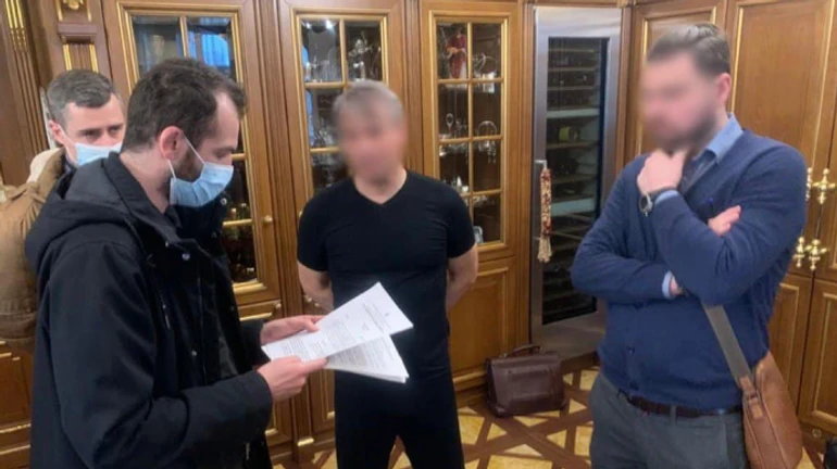 Власника компаній з ремонту доріг підозрюють у мільйонних хабарях ексглаві Укравтодору