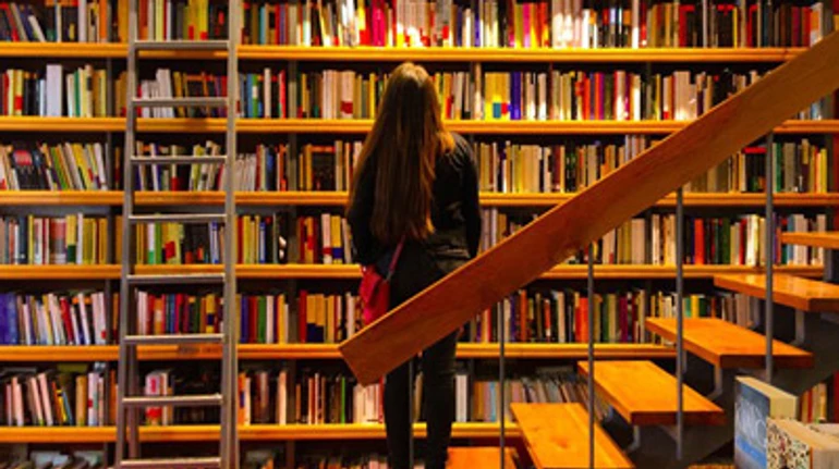 Бестселлеры на газетной бумаге: как контрафакт убивает украинский книжный рынок