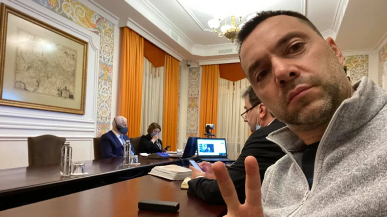 Речник ТКГ на прохання писати українською послав на 3 букви