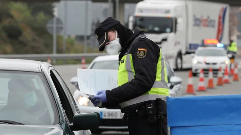 ЕС обновил правила передвижения и ввел темно-красные зоны COVID-19