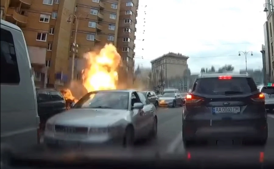 Правоохоронці мають відео з чоловіком, який підірвав авто Махаурі