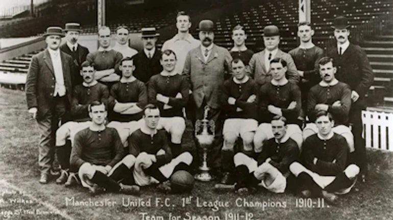 Договірняк Ліверпуля з МЮ та 122 добровольці: як Англія скасувала футбол під час війни