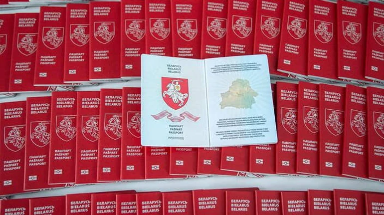 Паспорта в обход Лукашенко. Стал ли успехом самый масштабный проект белорусской оппозиции