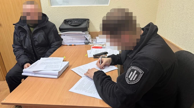 17 тонн горючего: ГБР подозревает командира части в Донецкой области и его подчиненного в хищении