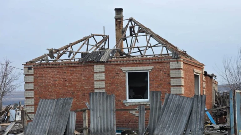 Росіяни атакували село на Донеччині: загинула жінка, 4 поранених, серед них підліток