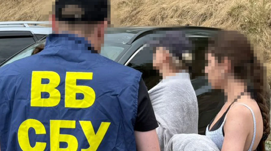Радницю ТПП та її сина підозрюють у вимаганні €100 тисяч у виробника бойових дронів