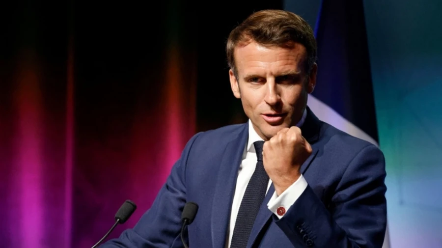 Макрон за право України бити по військових об'єктах в Росії