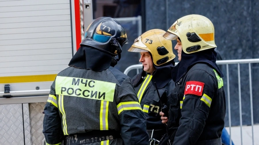 У Росії під Москвою на двох тисячах квадратів горить склад