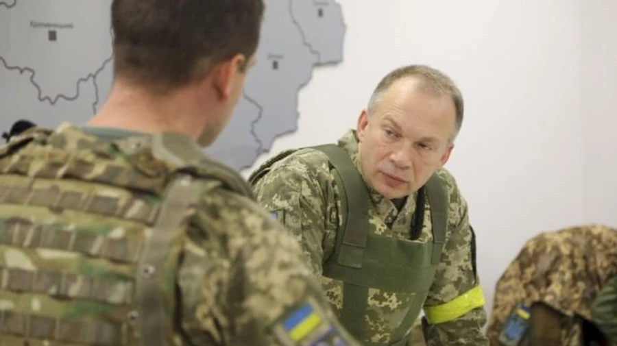 Сирський каже, що через міни і оборону окупантів швидкі результати наступу практично неможливі