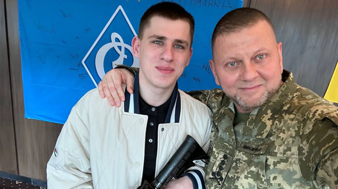 Commander-in-Chief of Ukraine's Armed Forces decorates soldier who