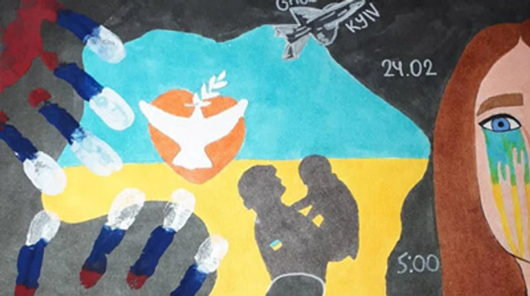 Марія оберігає, сатана тікає. Діти малюють війну