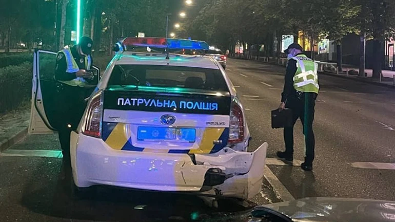 У Києві п'яний водій влетів у патрульне авто, поліцейські в лікарні