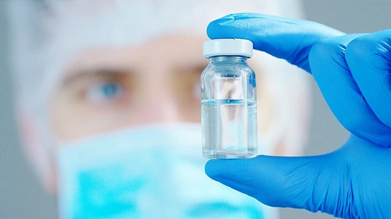 В ОПУ очікують, що вакцина приїде в Україну у вівторок 