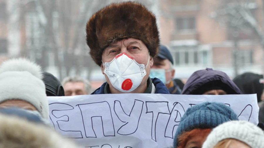 Протести проти тарифів: у Житомирі штурмували облраду, у Полтаві – перекривали дороги 