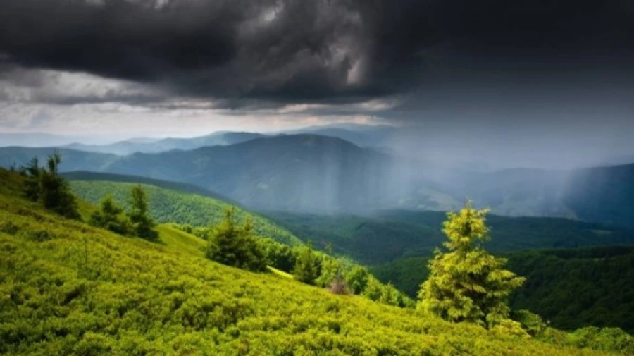 Рятувальники попереджають про сильні зливи у Карпатах та на Закарпатті