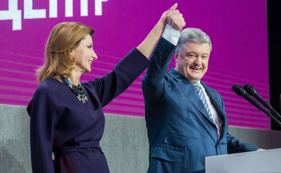 Порошенко мінімально переміг Зеленського серед військових на передовій