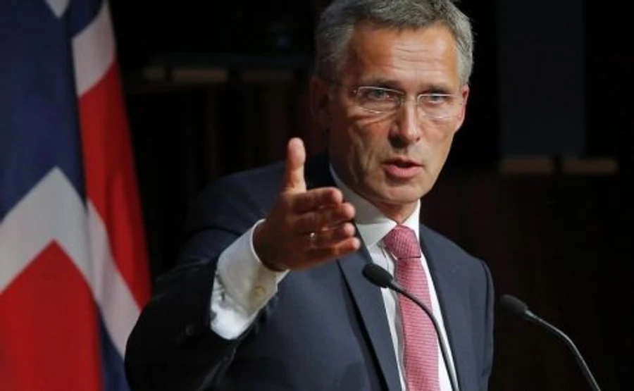 НАТО не будет спокойно смотреть на ядерные угрозы РФ - генсек