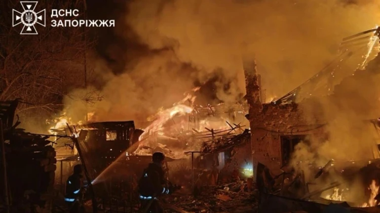 Пожары, погибший и более 10 пострадавших – спасатели показали последствия атаки РФ на Запорожье
