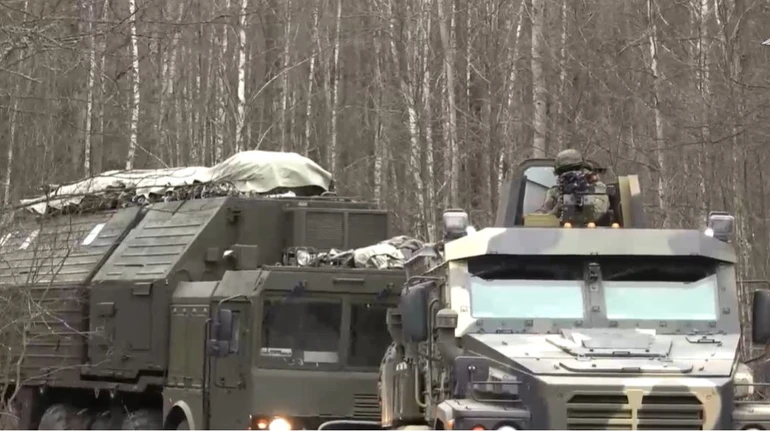 Russians demonstrate Oreshnik missile system in Belarus after alleged attack on Putin residence