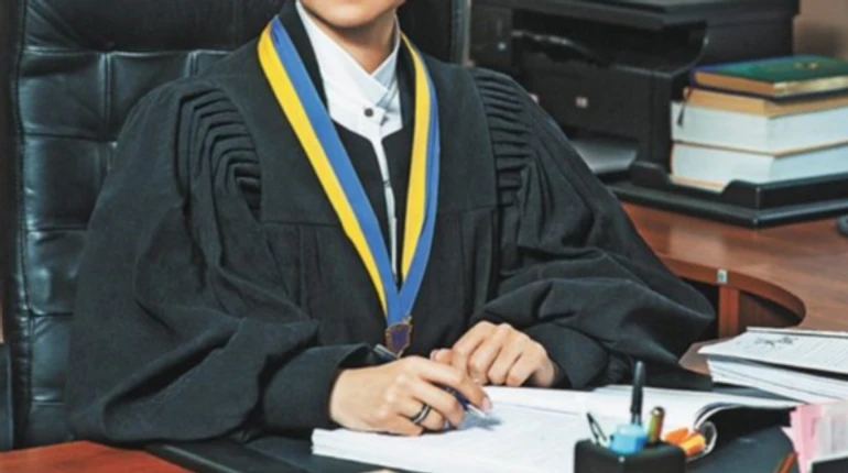 Судді отримують сотні тисяч гривень доплат за наукові ступені, попри часті випадки плагіату – ЗМІ