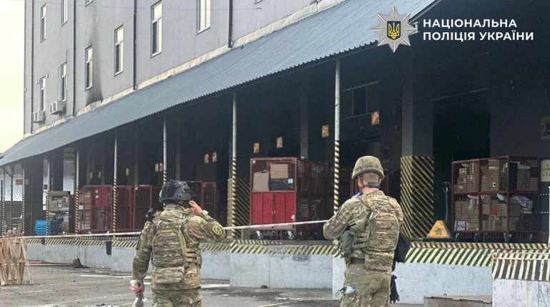 В Киеве на почтовом терминале произошел взрыв, есть погибший и травимрованные