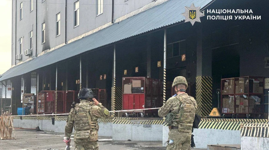 В Киеве на почтовом терминале произошел взрыв, есть погибший и травимрованные