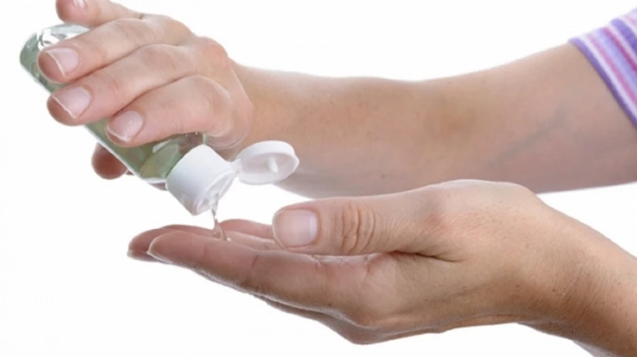 Суд ЄС постановив, що дезінфектори не можна рекламувати, як безпечні для шкіри