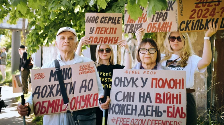 Сын на войне, внук в плену. Каждый день - боль. История семьи азовца, которая 2 года ждет его из плена