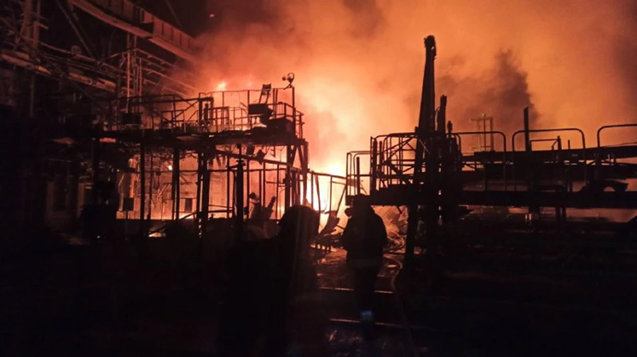 Russian forces strike Zaporizhzhia infrastructure facilities, causing a fire