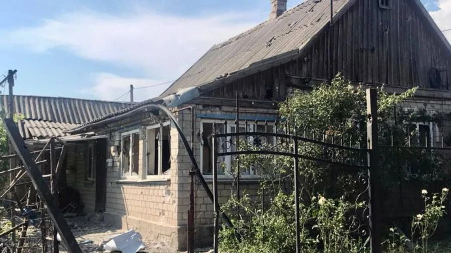 Окупанти обстріляли Нікопольський район, дві людини отримали поранення