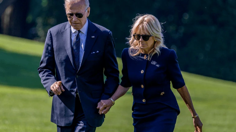 Байденів евакуювали через появу приватного літака в закритій зоні біля їхнього будинку