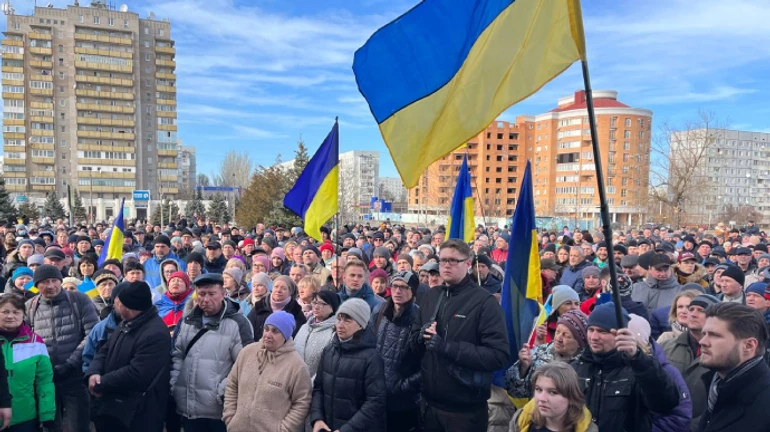 В Энергодаре люди вышли на митинг после похищения оккупантами местного чиновника
