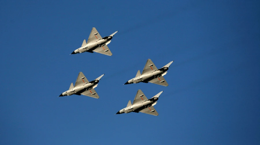 Китай отправил более 50 боевых самолетов в зону противовоздушной обороны Тайваня