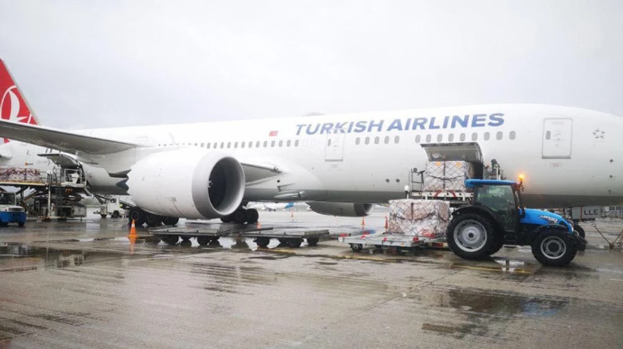 Друга партія вакцини AstraZeneсa прилетіла в Україну 