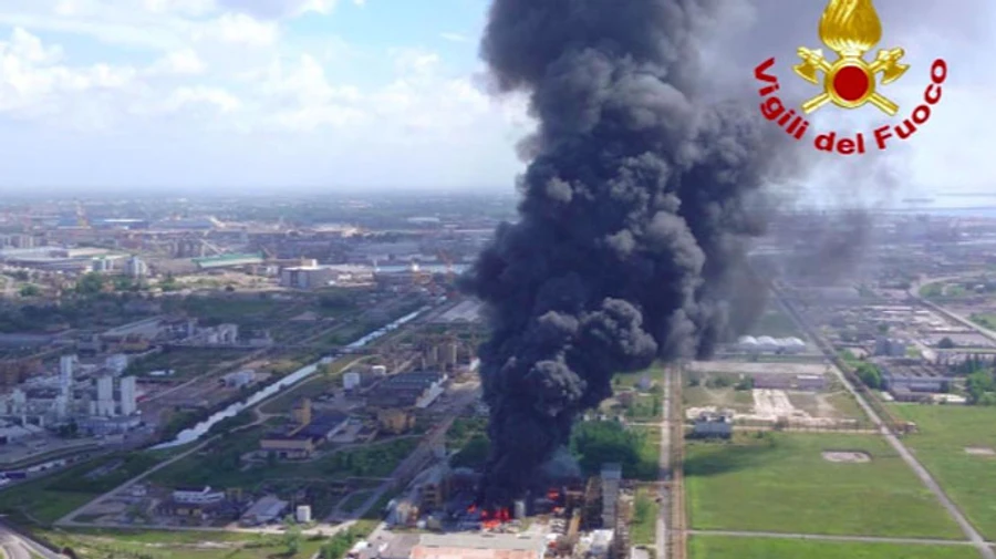 Жителів Венеції попросили залишатися вдома через вибух на хімзаводі