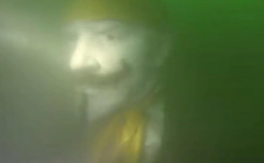 Аквалангісти втопили бюст Леніна у кар’єрі під Дніпром